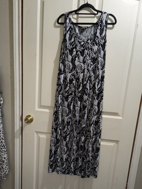 George Dresses & Skirts - George Black & White Leaf-Print Sleeveless Maxi Dress